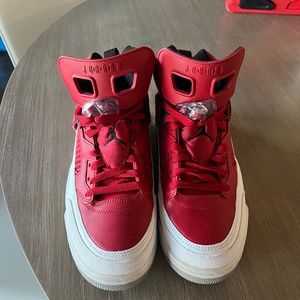 Jordan Spizike gym red